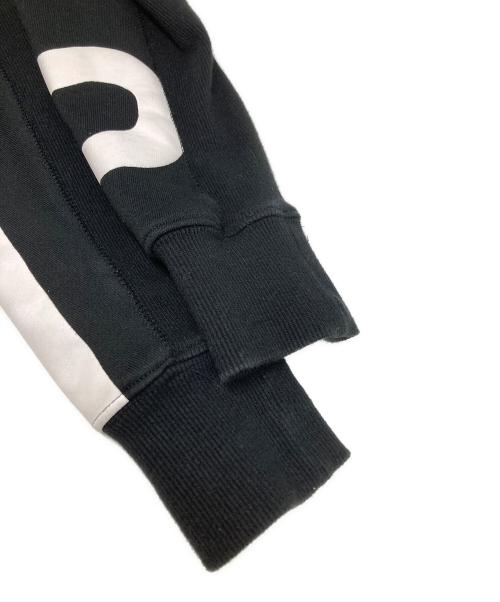 1PIU1UGUALE3 RELAX（ウノピゥウノウグァーレトレ リラックス）1PIU1UGUALE3 RELAX (ウノピゥウノウグァーレトレ リラックス) ビッグファスナーランダムロゴパーカー ブラック サイズ:Mの古着・服飾アイテム