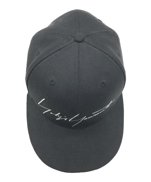 New Era（ニューエラ）New Era (ニューエラ) Yohji Yamamoto pour homme (ヨウジヤマモト プールオム) シグネチャーロゴベースボールキャップ ブラック サイズ:7 3/8の古着・服飾アイテム
