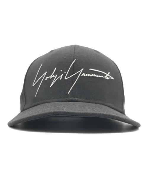 New Era（ニューエラ）New Era (ニューエラ) Yohji Yamamoto pour homme (ヨウジヤマモト プールオム) シグネチャーロゴベースボールキャップ ブラック サイズ:7 3/8の古着・服飾アイテム