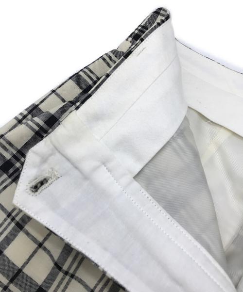 TOGA ARCHIVES（トーガアーカイブス）TOGA ARCHIVES (トーガアーカイブス) 1タックハーフパンツ ブラック×アイボリー サイズ:34の古着・服飾アイテム