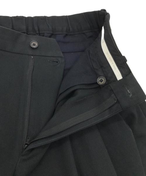 MARKWARE（マーカウェア）MARKWARE (マーカウェア) TRIPLE PLEATED WIDE TROUSERS ブラック サイズ:1の古着・服飾アイテム