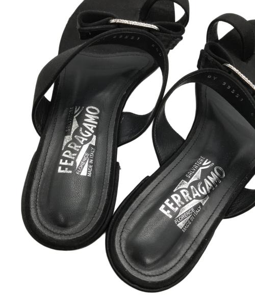 Salvatore Ferragamo（サルヴァトーレ フェラガモ）Salvatore Ferragamo (サルヴァトーレ フェラガモ) ヴァラリボンサンダル ブラック サイズ:6 1/2の古着・服飾アイテム