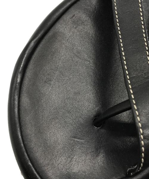 Manolo Blahnik（マノロブラニク）Manolo Blahnik (マノロブラニク) レザーフラットサンダル ブラック サイズ:38の古着・服飾アイテム