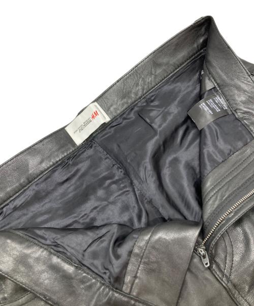 H&M（エイチアンドエム）H&M (エイチアンドエム) Jean-Michel Basquiat (ジャン ミシェル バスキア) レザーパンツ ブラック サイズ:32の古着・服飾アイテム