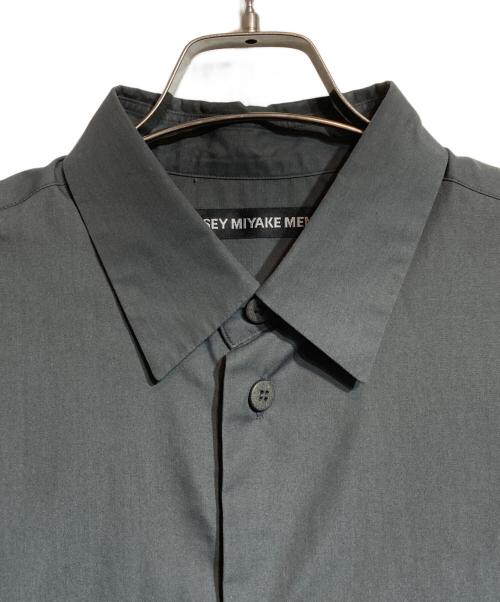 ISSEY MIYAKE MEN（イッセイミヤケメン）ISSEY MIYAKE MEN (イッセイミヤケメン) テクスチャードシャツ グレー サイズ:2の古着・服飾アイテム