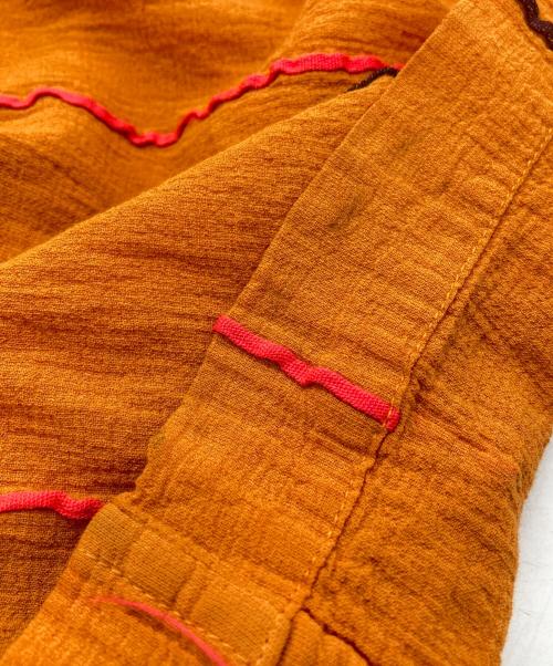 me ISSEY MIYAKE（ミーイッセイ ミヤケ）me ISSEY MIYAKE (ミーイッセイ ミヤケ) シワプリーツ イージーパンツ オレンジ サイズ:-の古着・服飾アイテム