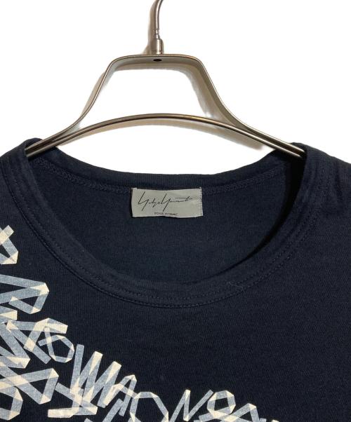 Yohji Yamamoto pour homme（ヨウジヤマモト プールオム）Yohji Yamamoto pour homme (ヨウジヤマモト プールオム) テーププリントクルーネックTシャツ ブラック サイズ:3の古着・服飾アイテム