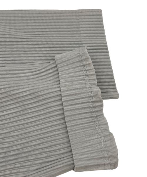 HOMME PLISSE ISSEY MIYAKE（オム プリッセ イッセイ ミヤケ）HOMME PLISSE ISSEY MIYAKE (オムプリッセ イッセイ ミヤケ) ベーシックプリーツパンツ グレー サイズ:3の古着・服飾アイテム