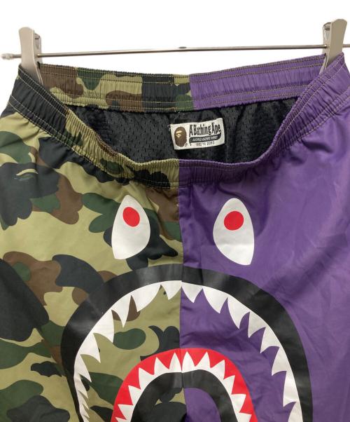 A BATHING APE（ア ベイシング エイプ）A BATHING APE (ア ベイシング エイプ) 1st Camo Shark Beach Pants パープルオリーブ サイズ:Mの古着・服飾アイテム
