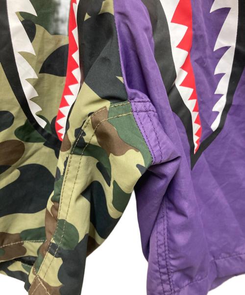 A BATHING APE（ア ベイシング エイプ）A BATHING APE (ア ベイシング エイプ) 1st Camo Shark Beach Pants パープルオリーブ サイズ:Mの古着・服飾アイテム