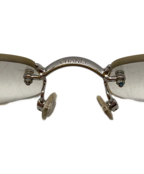 CHANEL（シャネル）CHANEL (シャネル) リムレスサングラス シルバー サイズ:57・18 130の古着・服飾アイテム