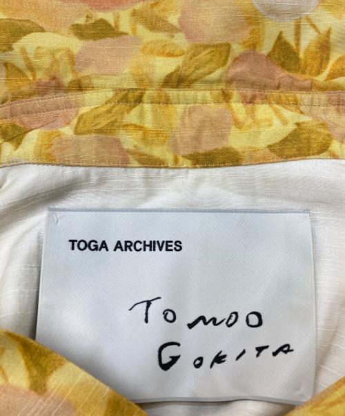 TOGA ARCHIVES（トーガアーカイブス）TOGA ARCHIVES (トーガアーカイブス) 薔薇プリントレーヨンシルクシャツ イエロー サイズ:36の古着・服飾アイテム