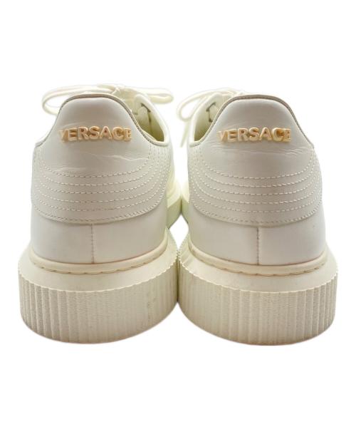 VERSACE（ヴェルサーチェ）VERSACE (ヴェルサーチェ) メデューサローカットスニーカー ホワイト サイズ:42の古着・服飾アイテム