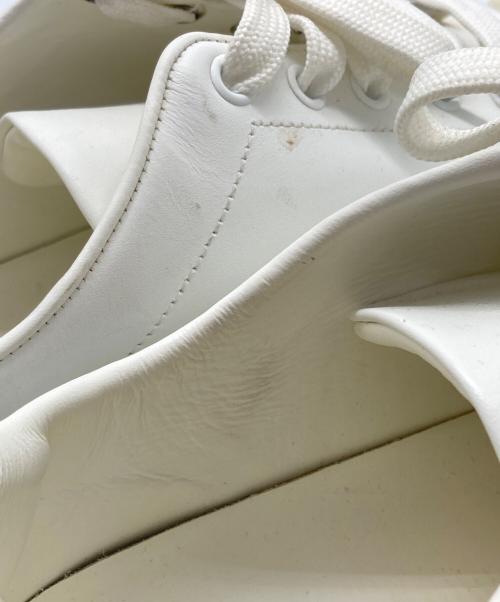 VERSACE（ヴェルサーチェ）VERSACE (ヴェルサーチェ) メデューサローカットスニーカー ホワイト サイズ:42の古着・服飾アイテム