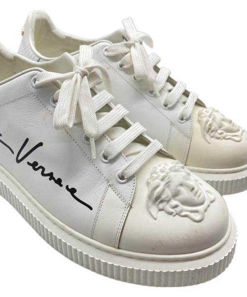 VERSACE（ヴェルサーチェ）VERSACE (ヴェルサーチェ) メデューサローカットスニーカー ホワイト サイズ:42の古着・服飾アイテム