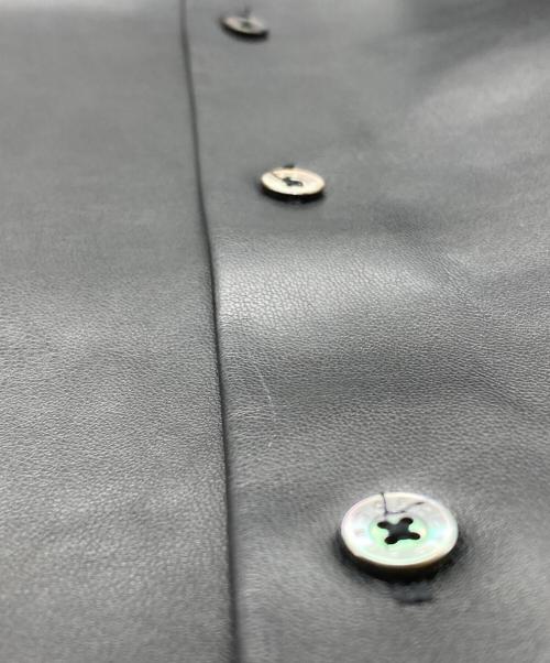 SOFTHYPHEN（ソフトハイフン）SOFTHYPHEN (ソフトハイフン) FAUX LEATHER CROPPED SHIRT ブラック サイズ:3の古着・服飾アイテム