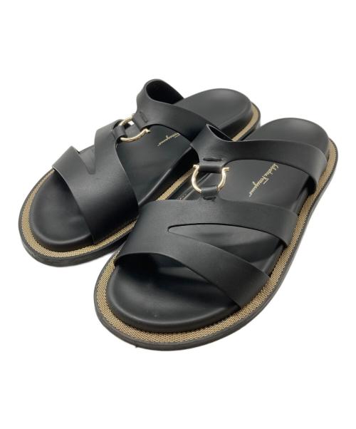 Salvatore Ferragamo（サルヴァトーレ フェラガモ）Salvatore Ferragamo (サルヴァトーレ フェラガモ) ガンチーニ ストラップフラットサンダル ブラック サイズ:7・1/2の古着・服飾アイテム