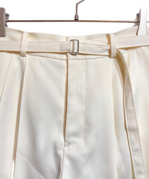 FRAY ID（フレイ アイディー）FRAY ID (フレイ アイディー) ダブルサテンショートパンツ ベージュの古着・服飾アイテム