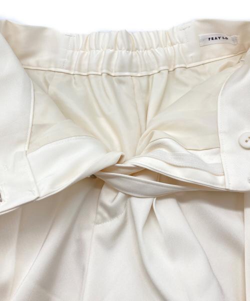 FRAY ID（フレイ アイディー）FRAY ID (フレイ アイディー) ダブルサテンショートパンツ ベージュの古着・服飾アイテム
