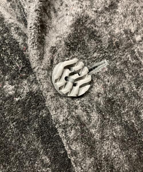 COMME des GARCONS HOMME PLUS（コムデギャルソンオムプリュス）COMME des GARCONS HOMME PLUS (コムデギャルソンオムプリュス) パイルスタッズロングジャケット ブラック サイズ:Sの古着・服飾アイテム