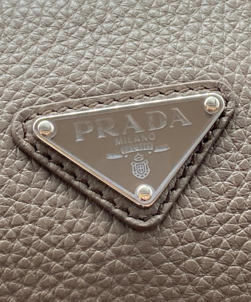 PRADA（プラダ）PRADA (プラダ) ヴィッテロダイノレザー ショルダーバッグ ブラウンの古着・服飾アイテム