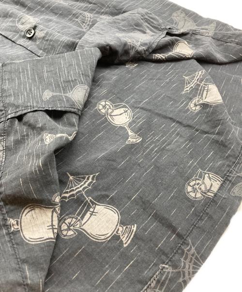 Thee Hysteric XXX（ジィ ヒステリックトリプルエックス）Thee Hysteric XXX (ジィ ヒステリックトリプルエックス) 総柄開襟シャツ グレー サイズ:Mの古着・服飾アイテム