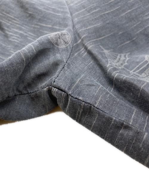 Thee Hysteric XXX（ジィ ヒステリックトリプルエックス）Thee Hysteric XXX (ジィ ヒステリックトリプルエックス) 総柄開襟シャツ グレー サイズ:Mの古着・服飾アイテム