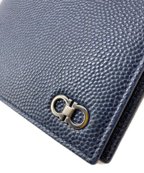 Salvatore Ferragamo（サルヴァトーレ フェラガモ）Salvatore Ferragamo (サルヴァトーレ フェラガモ) ガンチーニ2つ折り財布 ネイビーの古着・服飾アイテム