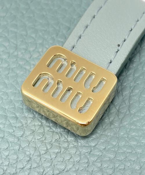 MIU MIU（ミュウミュウ）MIU MIU (ミュウミュウ) 2つ折り財布 スカイブルーの古着・服飾アイテム