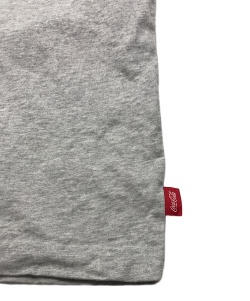 KITH（キス）KITH (キス) Coca Cola (コカコーラ) プリントTシャツ グレー サイズ:XSの古着・服飾アイテム