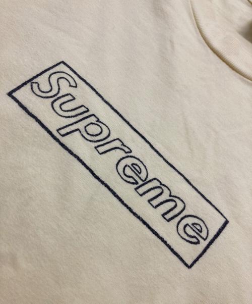 SUPREME（シュプリーム）SUPREME (シュプリーム) KAWS (カウズ) Chalk Logo Tee イエロー サイズ:Mの古着・服飾アイテム