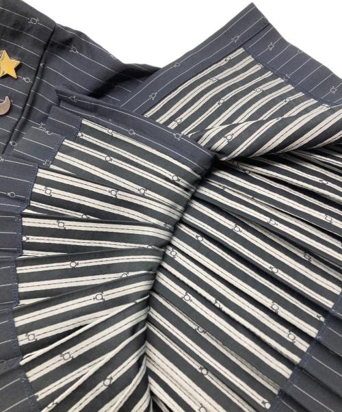 CHARLES JEFFREY LOVERBOY（チャールズ ジェフリー ラバーボーイ）CHARLES JEFFREY LOVERBOY (チャールズ ジェフリー ラバーボーイ) プリーツラップミニスカート ネイビー サイズ:XSの古着・服飾アイテム