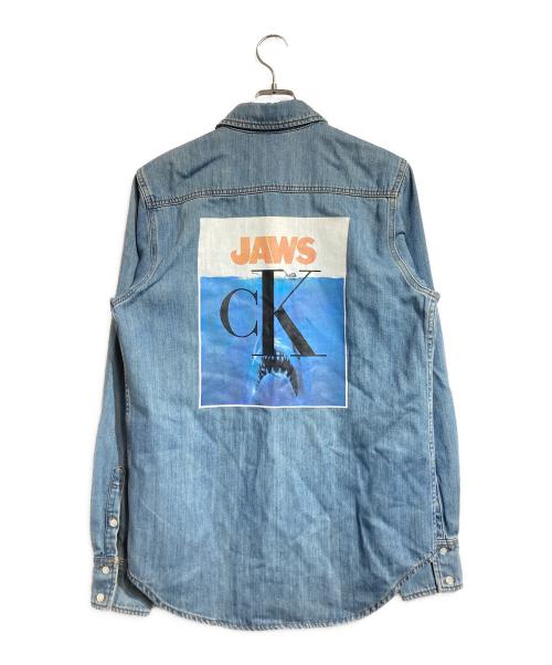 CALVIN KLEIN 205W39NYC（カルバンクライン205W39NYC）CALVIN KLEIN 205W39NYC (カルバンクライン205W39NYC) JAWS (ジョーズ) バックプリントデニムシャツ インディゴ サイズ:Sの古着・服飾アイテム