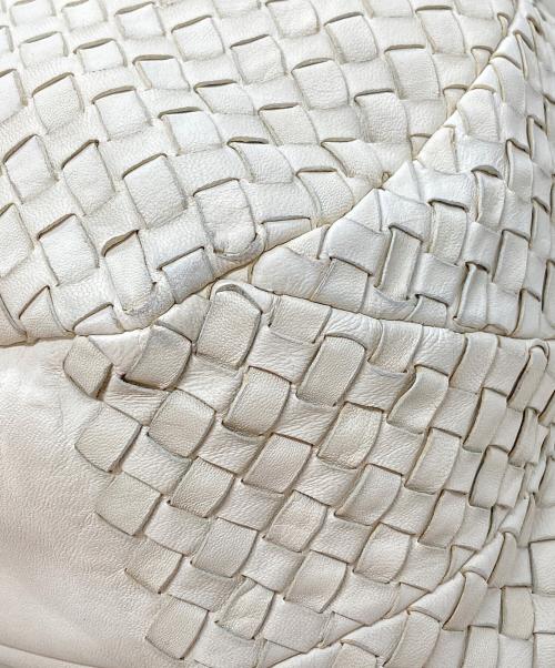 BOTTEGA VENETA（ボッテガベネタ）BOTTEGA VENETA (ボッテガベネタ) イントレチャートハンドバッグ ホワイトの古着・服飾アイテム
