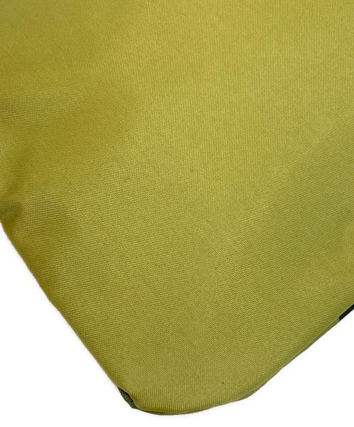 UNDERCOVER（アンダーカバー）UNDERCOVER (アンダーカバー) Markus Akesson (マーカス アーケッソン)) 転写プリントサコッシュ グリーンの古着・服飾アイテム