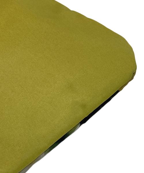 UNDERCOVER（アンダーカバー）UNDERCOVER (アンダーカバー) Markus Akesson (マーカス アーケッソン)) 転写プリントサコッシュ グリーンの古着・服飾アイテム