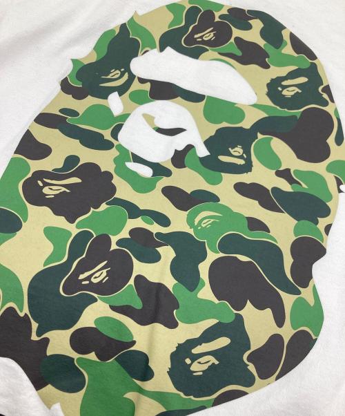 A BATHING APE（アベイシングエイプ）A BATHING APE (アベイシングエイプ) ABC Camo By Bathing Ape Tシャツ ホワイト サイズ:Lの古着・服飾アイテム