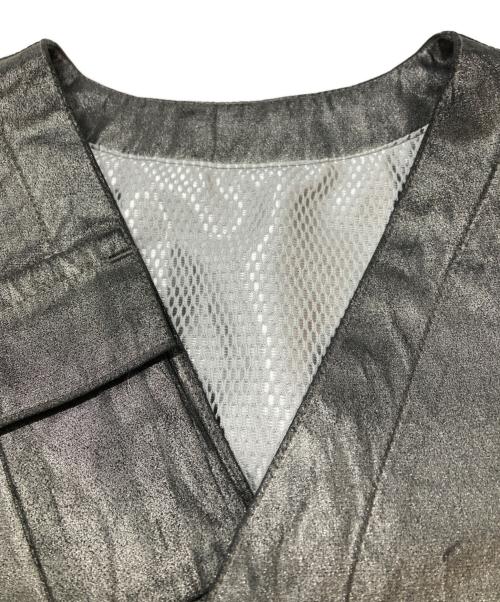 YOHJI YAMAMOTO（ヨウジヤマモト）YOHJI YAMAMOTO (ヨウジヤマモト) クロップドメタリックベスト シルバー サイズ:1の古着・服飾アイテム