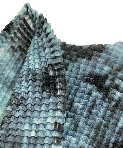 ISSEY MIYAKE PLEATS (T.)（イッセイミヤケ プリーツ）ISSEY MIYAKE PLEATS (T.) (イッセイミヤケ プリーツ) プリーツカットソー ブルー サイズ:3の古着・服飾アイテム