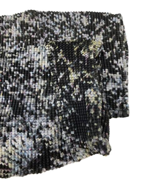 me ISSEY MIYAKE（ミーイッセイ ミヤケ）me ISSEY MIYAKE (ミーイッセイ ミヤケ) プリーツカットソー ブラック サイズ:－の古着・服飾アイテム