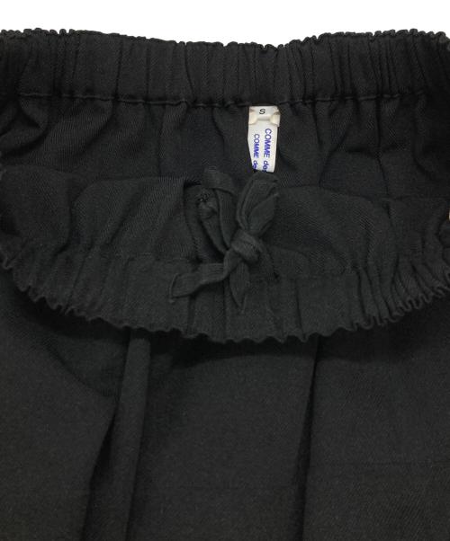 COMME des GARCONS COMME des GARCONS（コムデギャルソン コムデギャルソン）COMME des GARCONS COMME des GARCONS (コムデギャルソン コムデギャルソン) ポリエステルカットオフフリルスカート ブラック サイズ:Sの古着・服飾アイテム