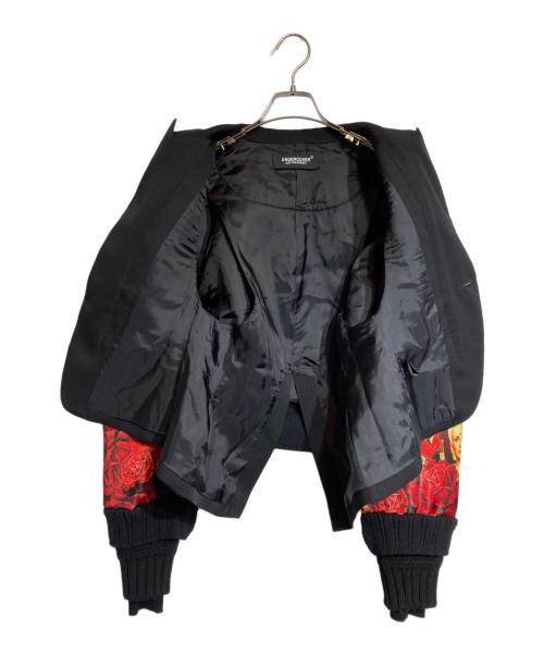 UNDERCOVER（アンダーカバー）UNDERCOVER (アンダーカバー) ローズプリント ニットパネル ジャケット レッド×ブラック サイズ:２の古着・服飾アイテム