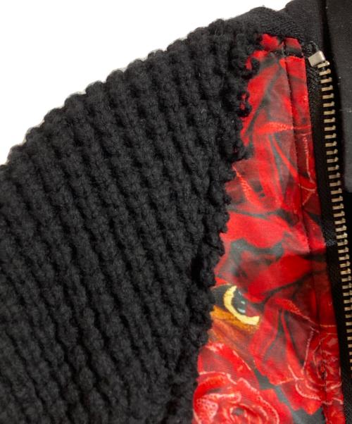 UNDERCOVER（アンダーカバー）UNDERCOVER (アンダーカバー) ローズプリント ニットパネル ジャケット レッド×ブラック サイズ:２の古着・服飾アイテム