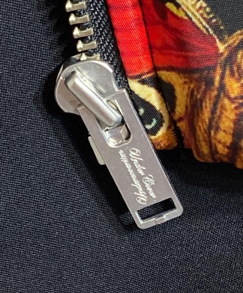 UNDERCOVER（アンダーカバー）UNDERCOVER (アンダーカバー) ローズプリント ニットパネル ジャケット レッド×ブラック サイズ:２の古着・服飾アイテム