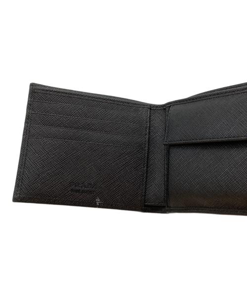 PRADA（プラダ）PRADA (プラダ) サフィアーノ二つ折り財布 ブラックの古着・服飾アイテム