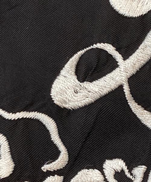 BLACK COMME des GARCONS（ブラックコムデギャルソン）BLACK COMME des GARCONS (ブラックコムデギャルソン) バック刺繍スカベスト ブラック サイズ:2XLの古着・服飾アイテム