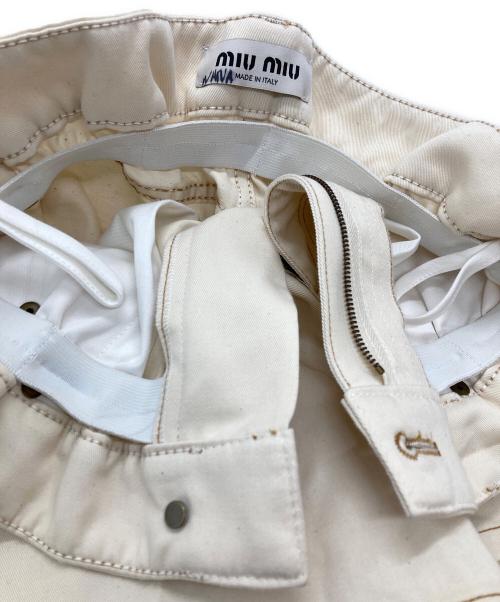MIU MIU（ミュウミュウ）MIU MIU (ミュウミュウ) コットン ショートパンツ アイボリー サイズ:25の古着・服飾アイテム