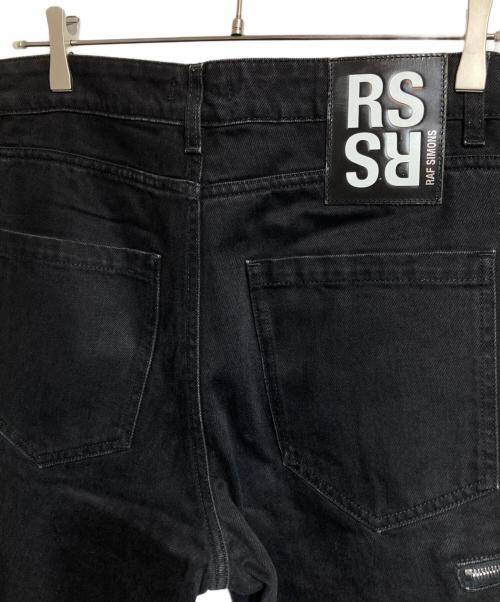 RAF SIMONS（ラフシモンズ）RAF SIMONS (ラフシモンズ) ロゴパッチクロップドデニム ブラック サイズ:30の古着・服飾アイテム