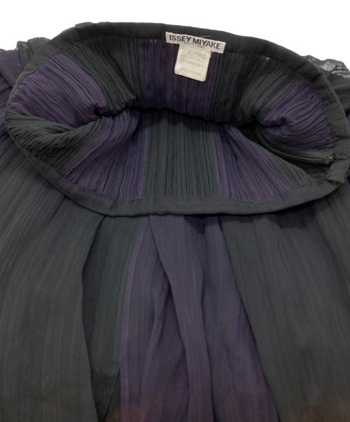 ISSEY MIYAKE WHITE LABEL（イッセイミヤケホワイトレーベル）ISSEY MIYAKE WHITE LABEL (イッセイミヤケホワイトレーベル) オーガンジープリーツスカート ブラック サイズ:2の古着・服飾アイテム