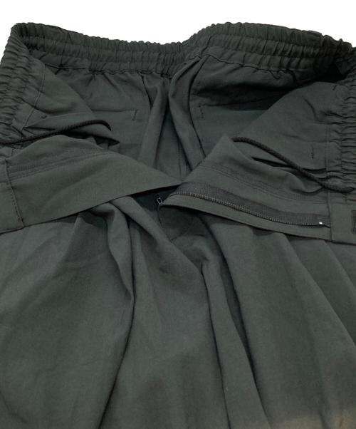 YOKE（ヨーク）YOKE (ヨーク) WOOL TROPICAL WIDE-LEG EASY SHORTS/ウール製トロピカルワイドレッグイージーショーツ ブラック サイズ:3の古着・服飾アイテム